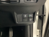 パーキングセンサーと横滑り抑制機能のスイッチです。駐車時の障害物検知や滑りやすい路面での車両安定性を高め、安全運転をサポートします。