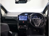 オシャレなインテリアで運転する気分も盛り上がりますよね^^