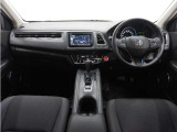 ◆視界広々で非常に運転しやすくロングドライブでも疲れを感じさせないすっきりとまとまったインパネ周りです。