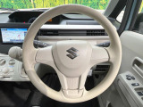 インテリアに合わせたデザインのステアリングは、運転される方のことも考え、運転しやすい形状、大きさです。是非一度、実際に触ってお確かめください。