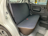リヤシートも全車消毒済み。チャイルドシートの固定用アンカーがあります。小さなお子様も安心してご乗車できます!