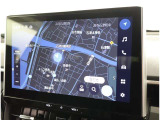 純正ナビを装備。タッチパネル式で使いやすく、お出かけもラクラクです。