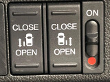 【両側パワースライドドア】スマートキーや運転席のスイッチで後席両側スライドドアの開閉が可能♪電動だから力を入れてドアを開ける必要が無く、小さなお子様でも簡単に開け閉めでき快適です♪