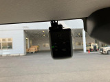 車検整備付メンテナンスパックの整備内容は・エンジンオイル・オイルフィルター・冷却水交換、ブレーキ分解、清掃、給油、調整作業、下回り洗浄作業が含まれております。車検にかかる法定費用は別途頂戴致します。