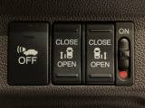 【両側パワースライドドア】両側がパワースライドドアになっており、運転席のスイッチやスマートキーでも開閉が可能です!開口部も広いので乗り降りも楽々♪