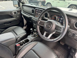 ステアリングを握れば目の前にJeepワールドが広がります!