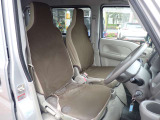 運転席は座り心地が良く快適に運転していただけます♪