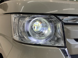 【LEDヘッドライト】大光量で夜道や雨の日の安心感を高めるLEDヘッドライト。周囲の明るさに応じて自動点灯・消灯/ライトの消し忘れも防げるオートライトコントロール付!