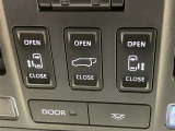 前席ルームランプ、両側パワースライドドア、ムーンルーフ、パワーバックドアはこちらから操作することが可能です。