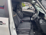 適度なホールド感と快適な座り心地の運転席シートまわり!