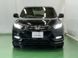 LEDヘッドライトを装備しています。LEDヘッドライトはとても明るく、雨の日や夜間走行も安全・安心です。オートライトコントロール付きで周囲の明るさに応じて自動で点灯・消灯します