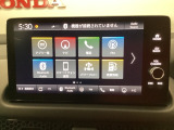 HondaCONNECT対応の便利なナビディスプレー。お持ちのスマートフォンと連携して、ナビやBluetoothでの音楽再生が可能です。デザインはもちろん、操作性も良好です。