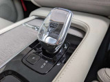 信号待ちなどで便利なAuto Holdを標準装備しております。坂道などでもしっかりお車が停止いたしますので、お足元の疲労を軽減させます。