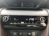 操作しやすいオートエアコン。車内をいつも快適に保つ事が出来ます。