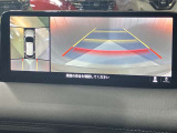 【アラウンドビューモニター】車を上から見下ろしているかのような映像で周囲の状況がひと目で確認、狭い駐車場に駐車するときも安心です♪