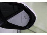 BSMを装備。さらに、後退時車両検知警報【RCTA】を搭載しています。バックで出庫する際に左右から接近する車両を検知し、ミラーのインジケーターの点滅と警報音で警告して安全確認をサポートしてくれます。