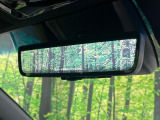 【デジタルインナーミラー】後席の大きな荷物や同乗者で後方が確認しづらい時でも安心!カメラが撮影した車両後方の映像をルームミラー内に表示。クリアな視界で状況の確認が可能です!