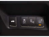 ★使いやすさや安全性を追求したステアリング周り!高級車ゆえにスイッチ類が多いのも特徴ですね!考え尽くされた配置ですぐに使いこなす事が出来ますのでご安心下さい!是非、体感してみて下さい!!