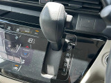 【 シフト 】シフトも操作しやすく快適なドライブを楽しんでいただけます。