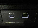 USB充電専用電源ソケットも付いています。モバイル機器などの充電専用