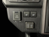 寒い冬に大活躍のシートヒーターが運転席と助手席についています♪シートぽっかぽか♪HDMIとUSBソケット付きでスマホの充電もできます♪