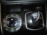 一年中快適オートエアコン装備しています♪窓の曇り取りや車内の空気循環などにも有効です!