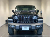 【フロントグリル】7スロットルグリルはJeep伝統の証です。SUVのみにこだわり続けている伝統あるJeep車へお乗り頂いてみてはいかがですか?