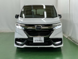 LEDヘッドライトを装備しています。LEDヘッドライトはとても明るく、雨の日や夜間走行も安全・安心です。オートライトコントロール付きで周囲の明るさに応じて自動で点灯・消灯します