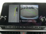 サイドブラインドモニター!!狭い道でのすれ違いで助手席側前方などの死角を減らし、壁などへの接触防止をサポートします。
