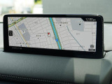 マツダコネクトの10.25インチワイドセンターディスプレイです。『Android Auto』『Apple CarPlay』や独自のコネクテッドサービスに対応したインターフェイスシステムです。