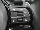 ◆アダプティブクルーズコントロール◆予め設定した車速内でクルマが自動的に加減速。前走車との適切な車間距離を維持しながら追従走行します。【LKAS】車線維持支援システムでステアリング操作を支援。