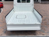 3方開になっており、荷物に積み下ろしが大変便利です。