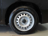 純正のスチールホイール+センターキャップ装着車です。