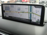 マツダコネクトの10.25インチワイドセンターディスプレイです。『Android Auto』『Apple CarPlay』や独自のコネクテッドサービスに対応したインターフェイスシステムです。