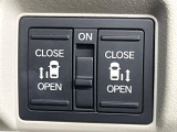 【両側パワースライドドア】スマートキーや運転席のスイッチで後席両側スライドドアの開閉が可能♪電動だから力を入れてドアを開ける必要が無く、小さなお子様でも簡単に開け閉めでき快適です♪