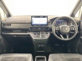 いつでも気持ちよく運転できて、使い勝手のいい収納や体をケアするシート、細部にまでこだわったインテリア♪
