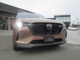 【アダプティブ・LED・ヘッドライト(ALH)】装備です。夜間走行時に先行車や対向車の状況を自動で判断し、ヘッドランプの照射範囲や明るさを自動的に変化させ、安全運転に必要な視認性を確保します。