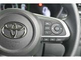 クルーズコントロール付きです。車速に応じて追従支援してくれるので、ロングドライブも快適です。詳細は販売店スタッフまでおたずねください。