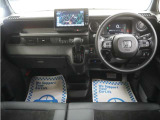 運転にかかわる様々な操作を安全に行えるように視点移動が少なく、操作性に配慮されたスイッチ類が凝縮されたコクピットです。