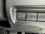 【パワーバックドア】ボタン一つでテールゲートが自動で開閉します。
