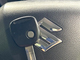 【キーレス】少し離れた場所からでもボタン一つでドアの開錠・施錠ができるのでとっても便利!ドアの鍵穴周りに傷をつけることもありません♪
