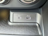 type-Aとtype-C付きなので車内での充電も安心♪