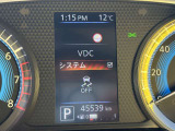 VDCはセンサーが車両の挙動を検知しブレーキとエンジン出力を自動制御して横滑りやスリップを抑制する安全装置です。雪道やぬかるみでの発進時などタイヤが空転して抜け出せない場合に手動で一時的にOFFにできます!