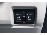 ◆◆両側電動スライドドア!!荷物で手が塞がる時など簡単にドアの開閉が出来ます!何より力いらずで開閉OK!女性やお年寄りにも優しい♪電動機能はOFFにもできますから元気なお子様の駆け出しも安心!