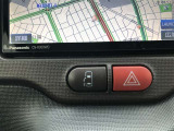 運転席でスライドドアの開閉ができます。