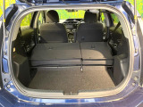 普段のお買い物や通勤、送迎等に十分な荷室スペースを確保しております。セカンドシートを倒すと、大きな荷物の積載も可能です♪