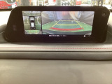 狭い場所での駐車やすれ違いなどでより的確な運転操作に役立つ360&deg;ビューモニターが装備されています。