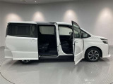 両側パワースライドドア付きだから、狭い駐車スペースなどでの 乗り降りラクラク!小さなお子さまのいるご家庭には嬉しい装備。