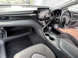 助手席には、広々としたダッシュボードを完備しております。