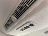 リアシーリングファンも付いておりますので、車内の空気の循環にも役立ちます。